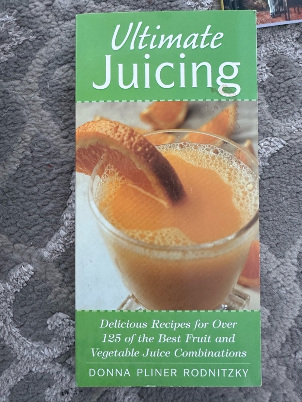 Ultimate Juicing Cookbook by Donna Pliner Rodnitzky - Green & Orange Cover